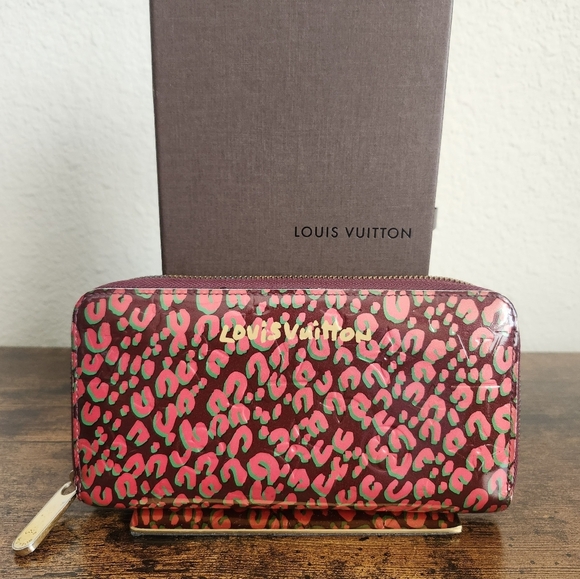 Louis Vuitton Limited Edition Rouge Fauviste Monogram Vernis Leopard Zippy - Picture 1 of 14
